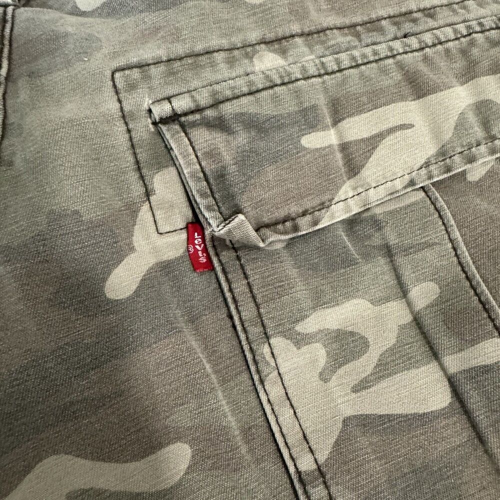 Levis Camo Cargo Shorts Mens Size 42 US - Picture 12 of 12